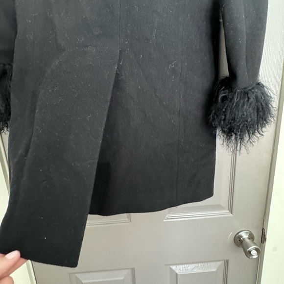 Woman’s wool coat with fur around collar & sleeves . Belt & 3/4 long size large - Picture 4 of 4